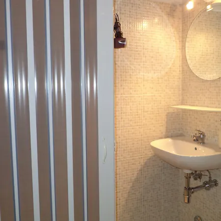 Quo Vadis 2 Bed and Breakfast 3*